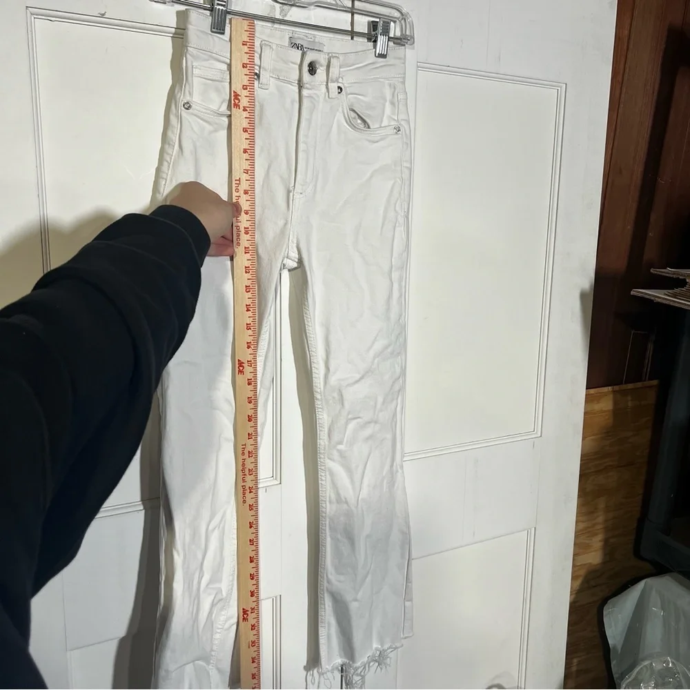 Zara Jeans High Rise White Frayed Women’s Size 2